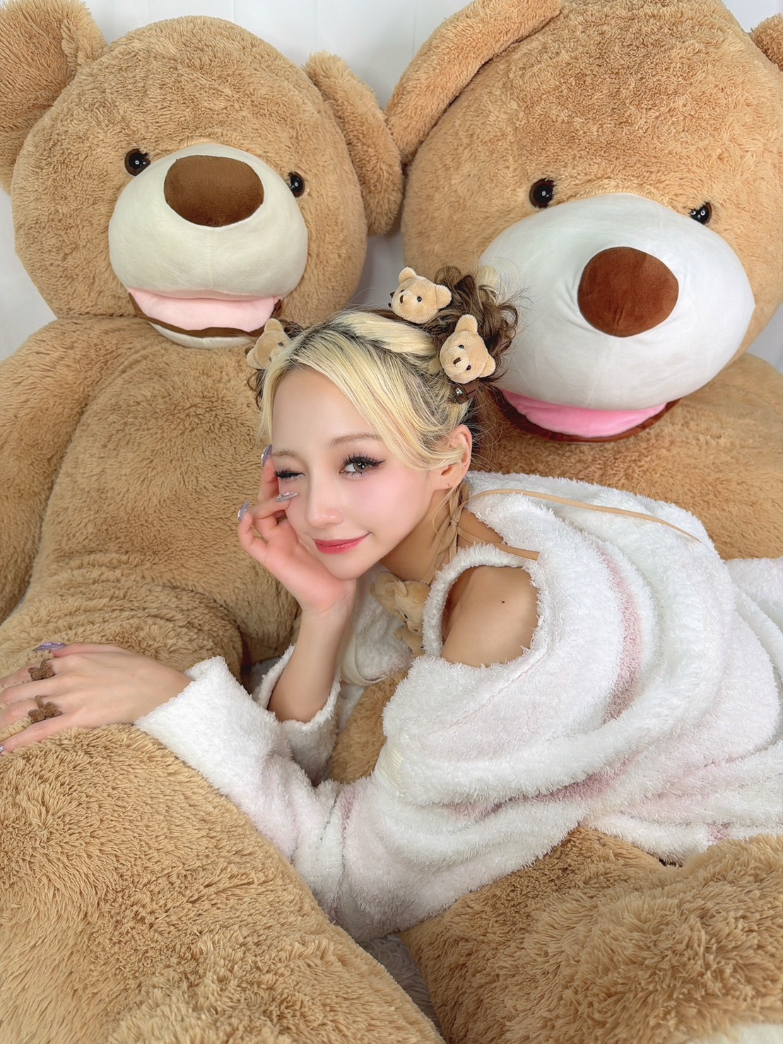 Yuria Suzuki - Photo 4